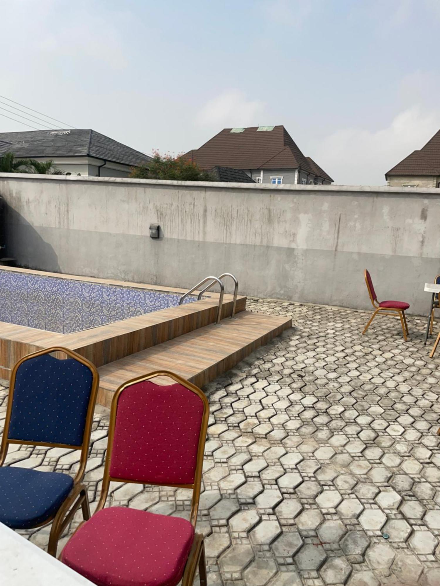 Mirage Lounge Hotell Aja Eksteriør bilde
